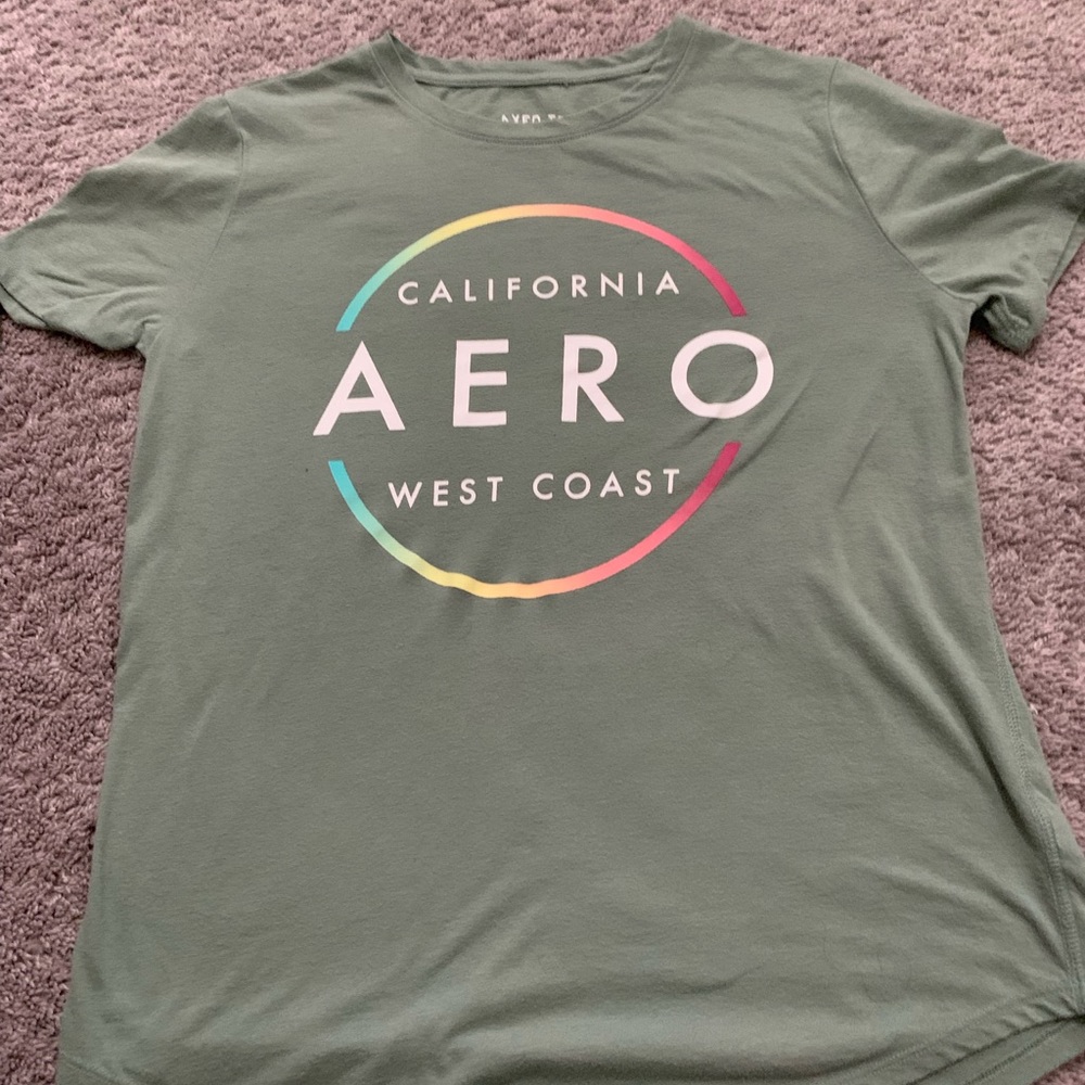 Green short sleeve crew neck t-shirt